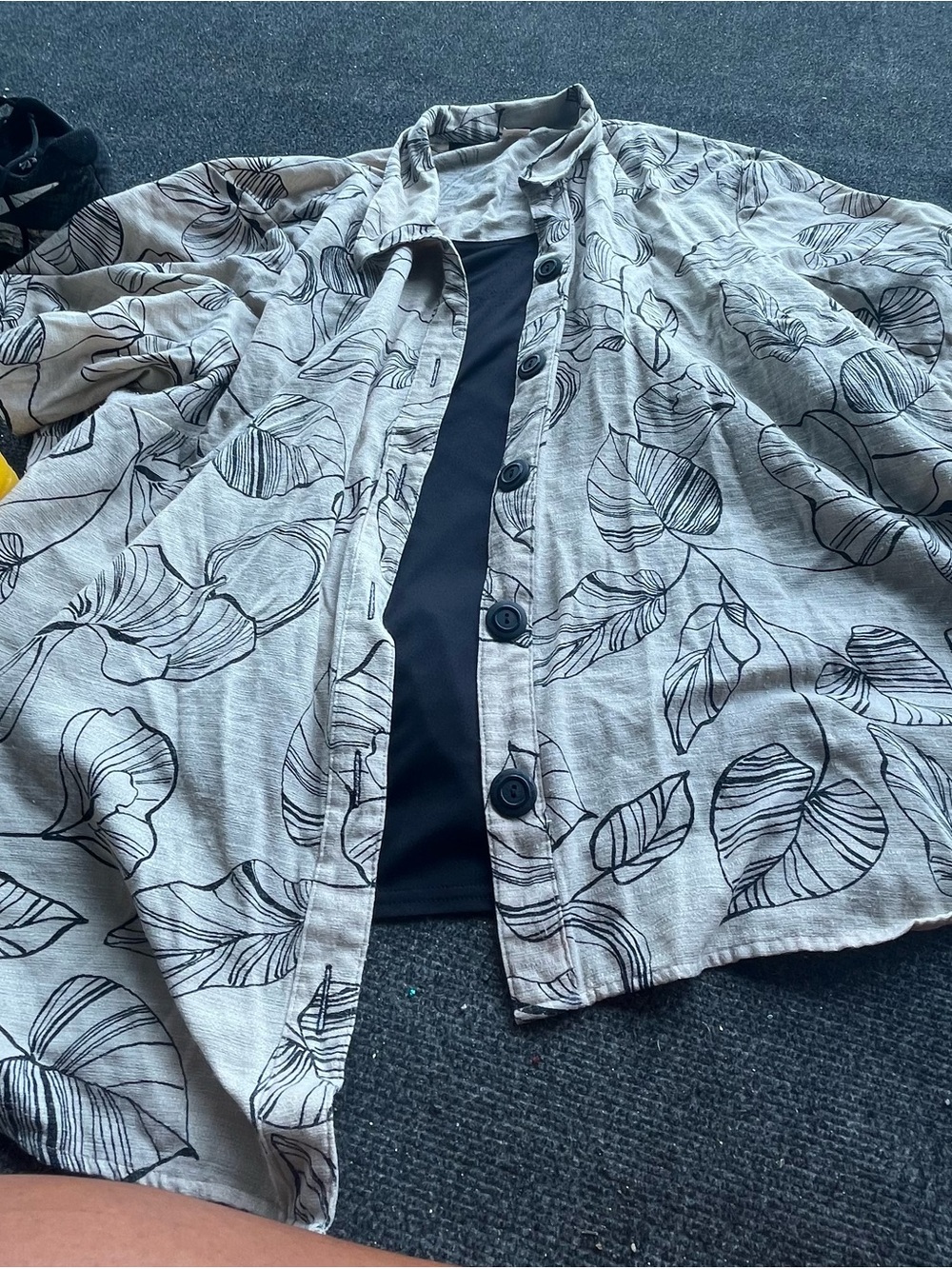 Maggie Barnes Gray Leaf-Print Button Front Blouse